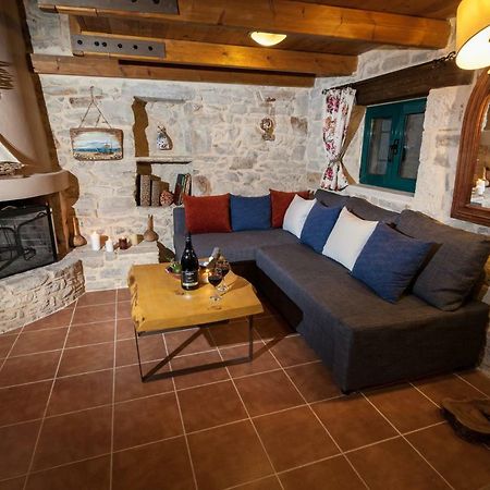 Aristidis'S Plouti Moires Konuk evi Dış mekan fotoğraf